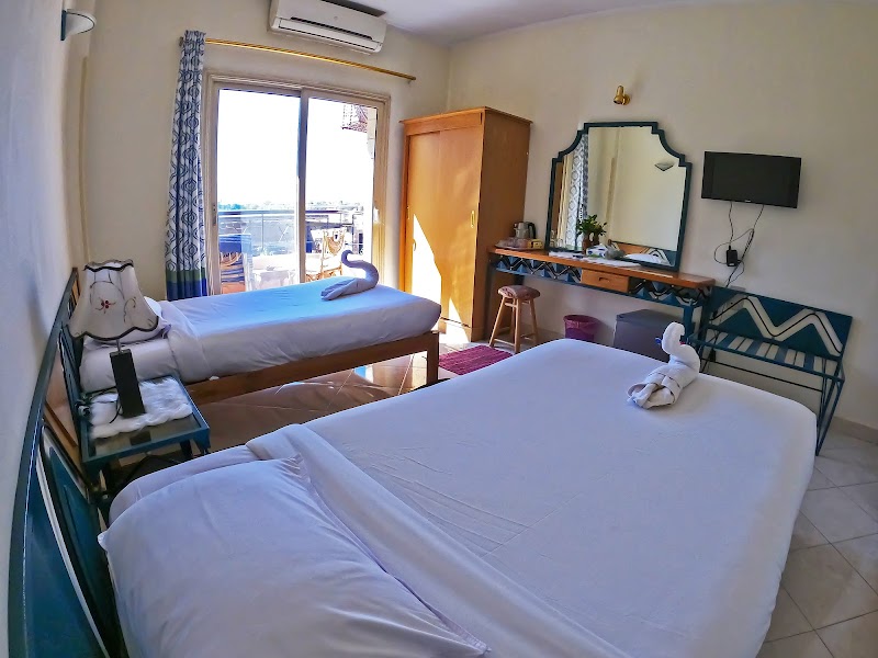 New Memnon Hotel and Restaurant