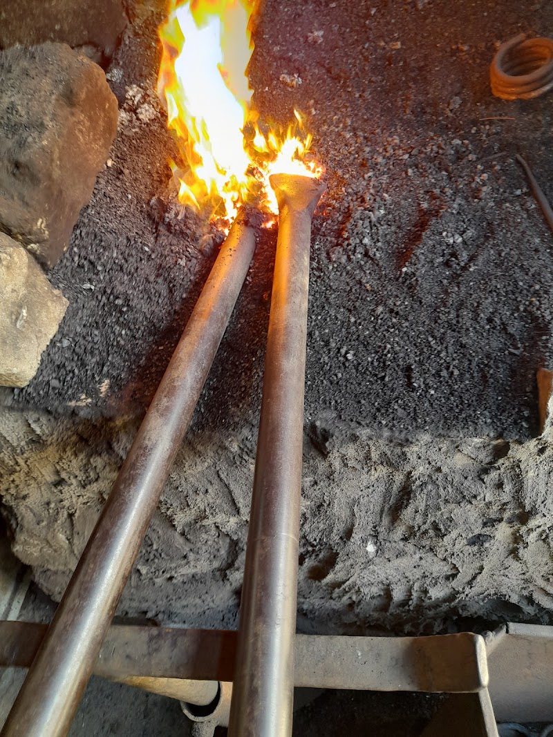 ورشه الاسطي طه الحداد لتشكيل المعادن علي الفحم - Photo 3
