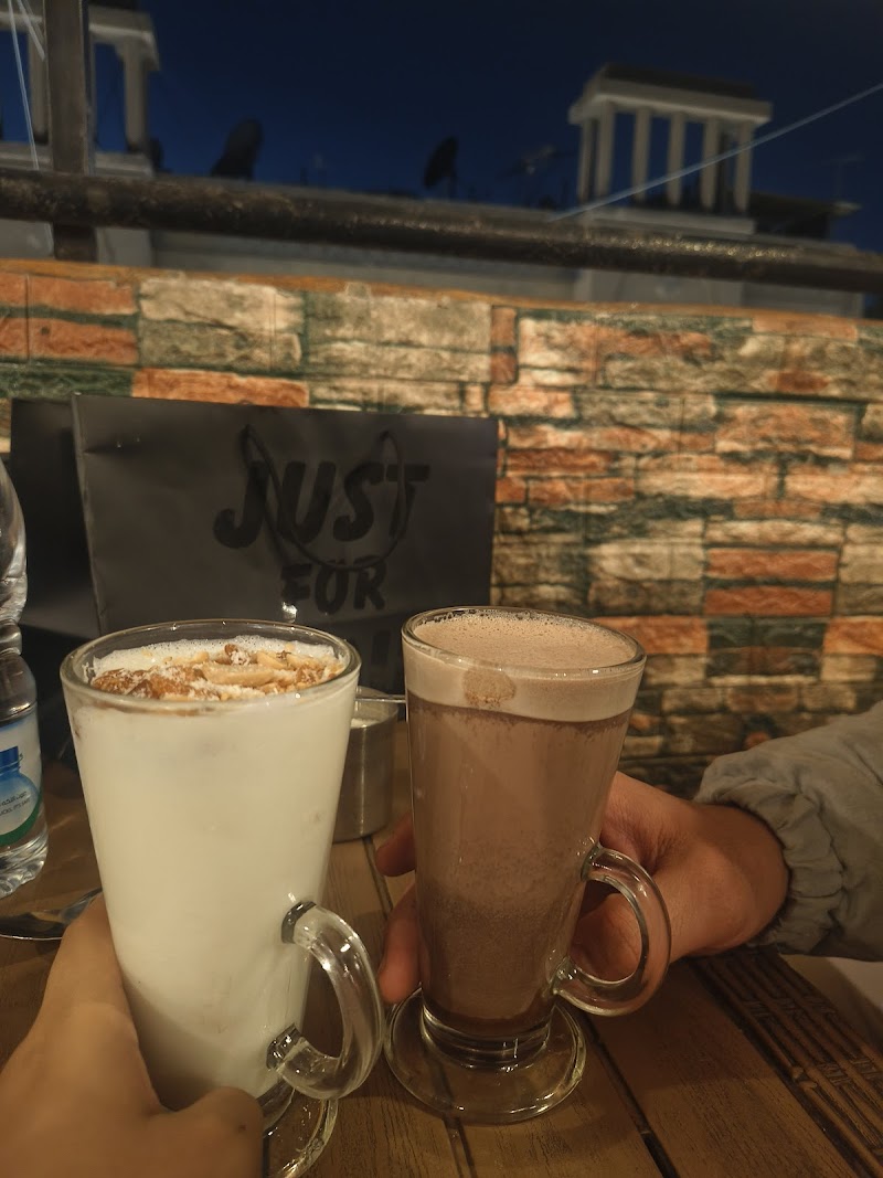 Up town cafe&Restaurant - صورة 1