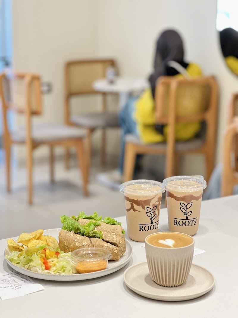 Roots cafe&roastery - Photo 2