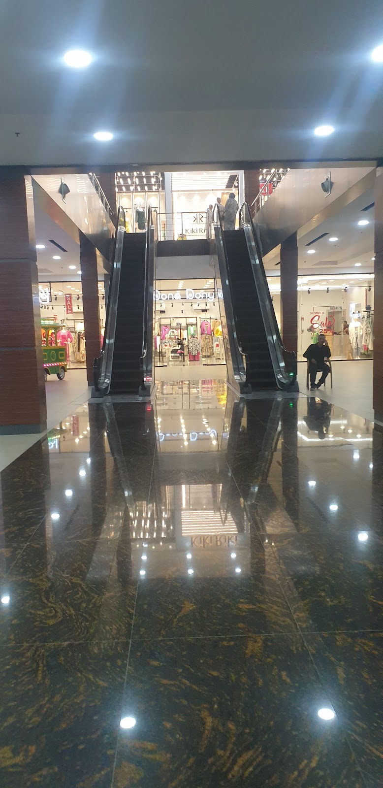 Space mall - Photo 1