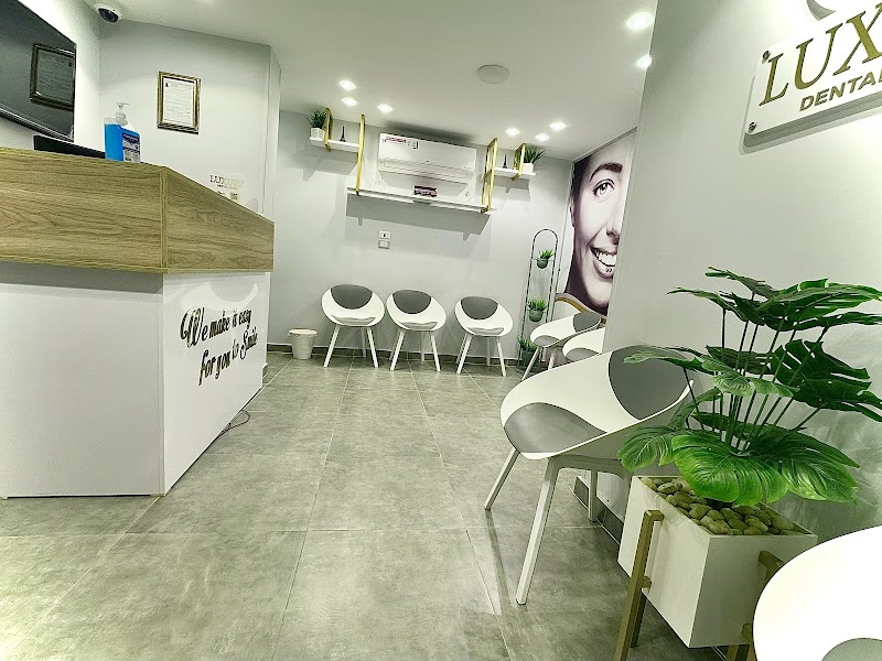 عيادة الدكتور / مصطفى المصري لطب الأسنان - Luxury Dental Clinic - Photo 1