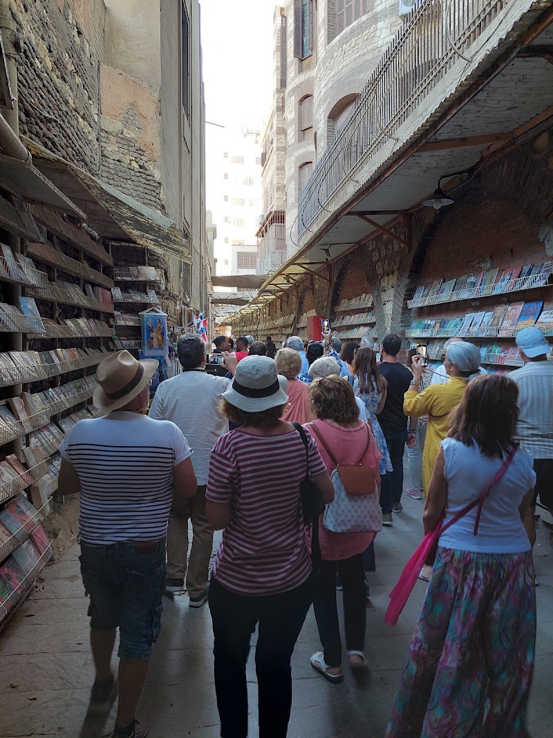Red Sea Bookstores - مكتبة البحر الاحمر - Photo 3
