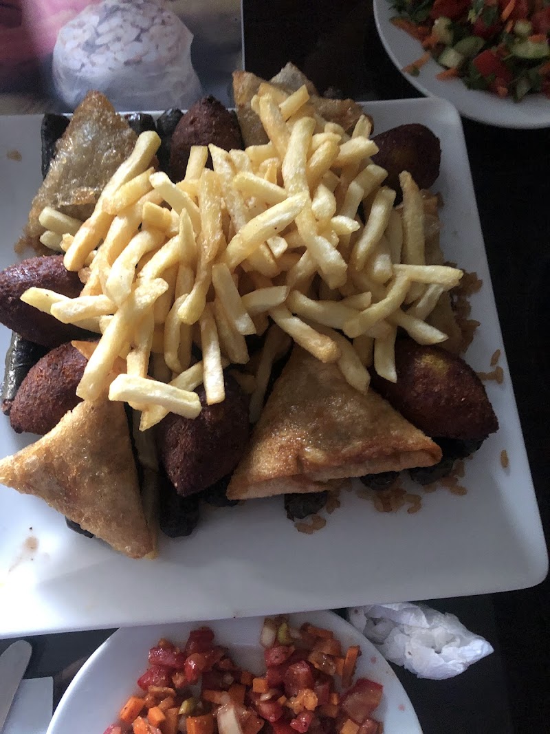 مطعم أوزي