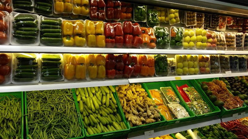 spinneys - Photo 1