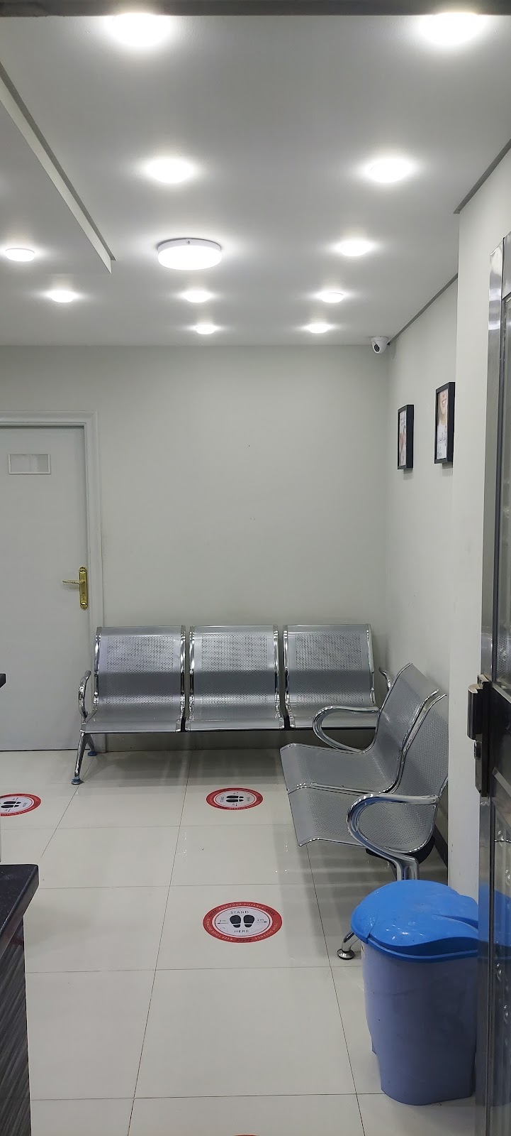 عيادات كير كلينيك التخصصية Care Clinics - Photo 2