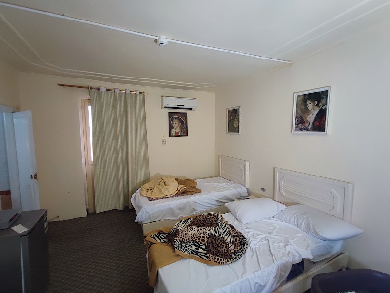 Crocodile Hotel