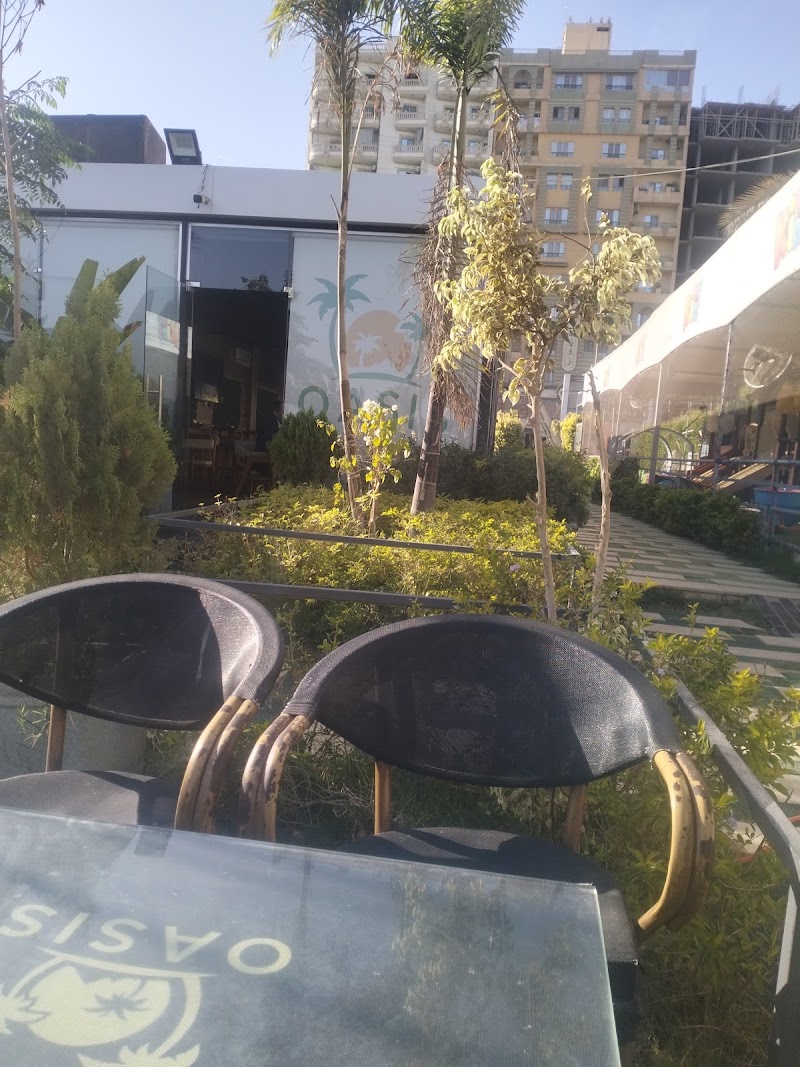 OASIS CAFE - Photo 3