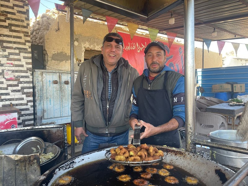 مطعم فول وفلافل أبو عمر - Photo 2
