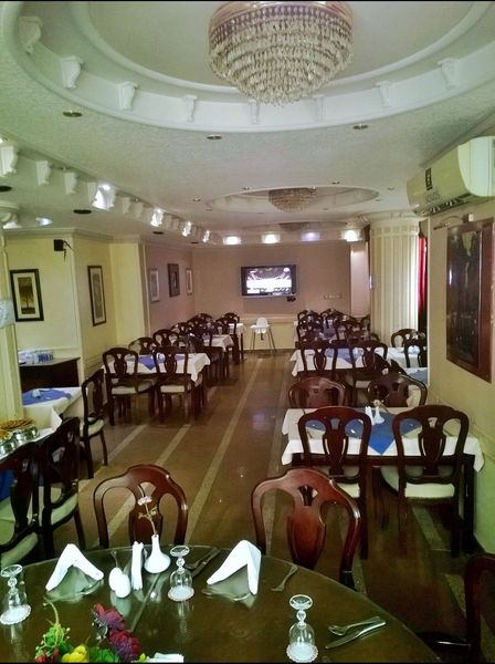 Hotel Room with Breakfast - Photo 2