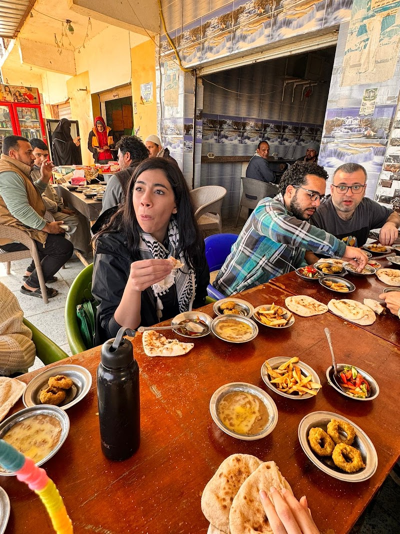 مطعم فول وفلافل أبو عمر
