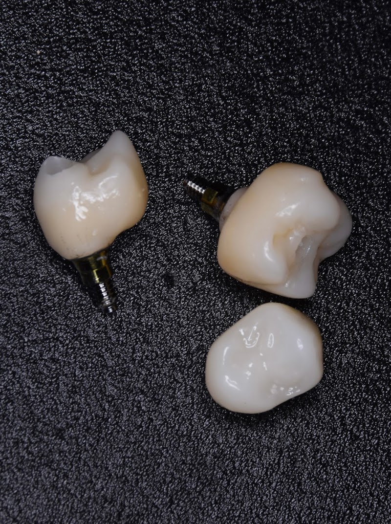 عيادة الدكتور / مصطفى المصري لطب الأسنان - Luxury Dental Clinic - Photo 2