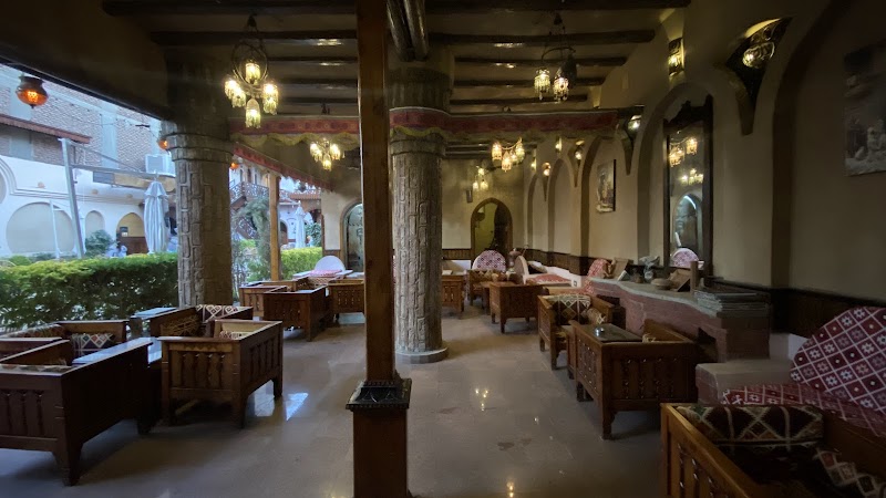 Maxime's El Saltana café - صورة 3