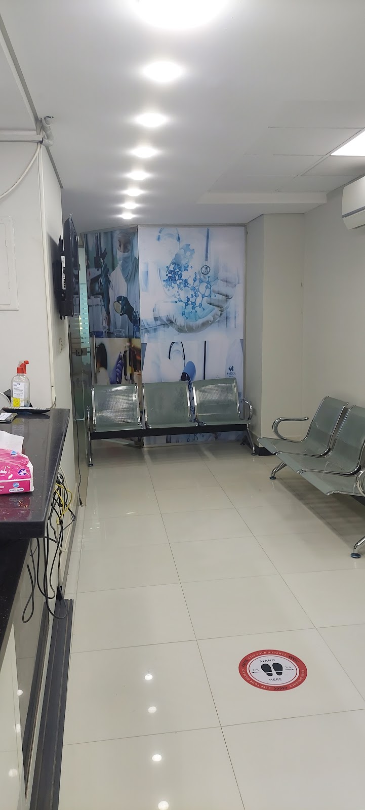 عيادات كير كلينيك التخصصية Care Clinics - Photo 1