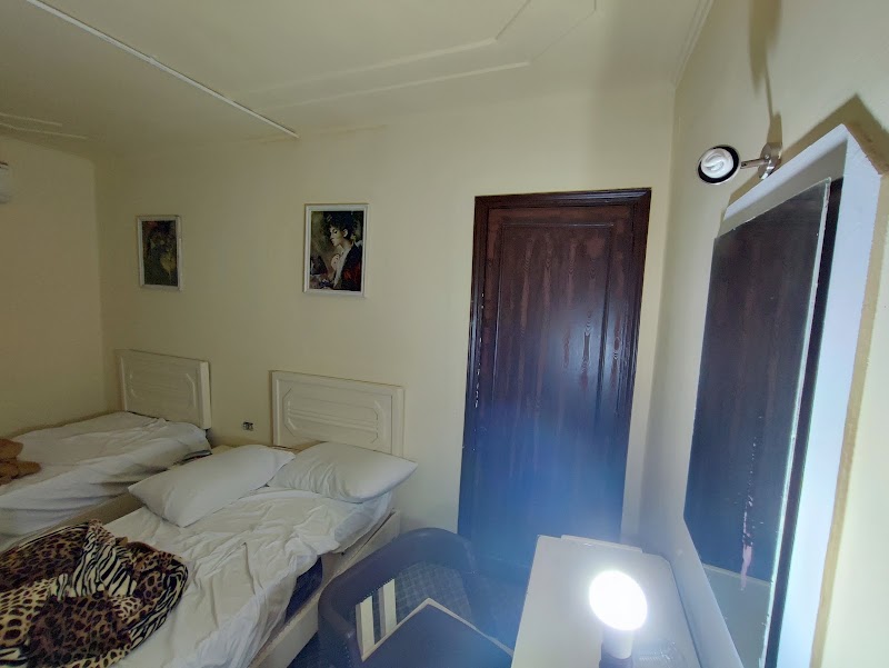 Crocodile Hotel - Photo 1