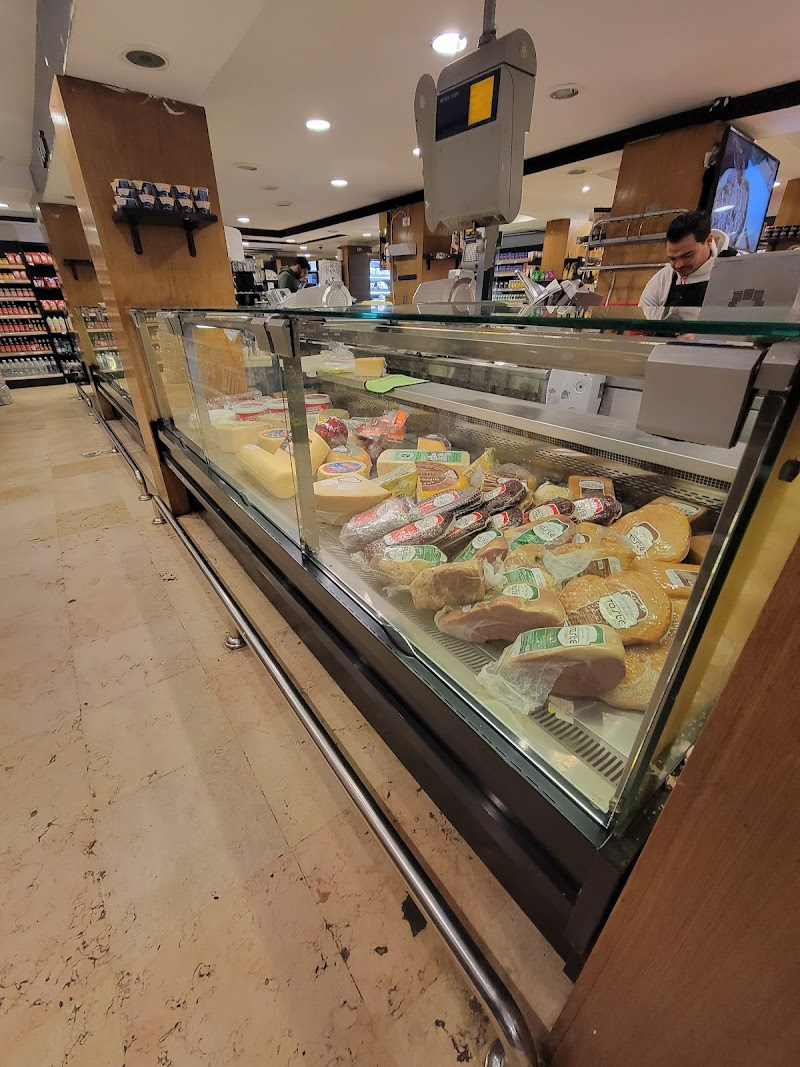Sunny Market - Photo 1
