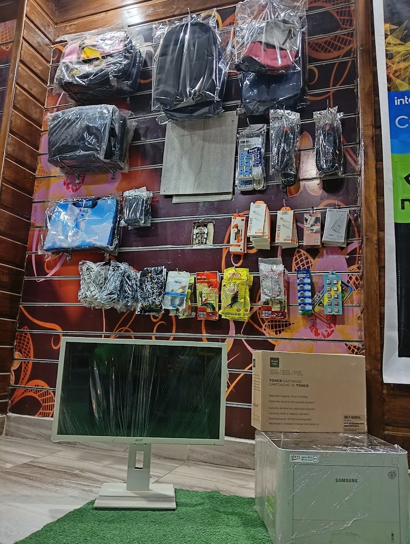 Computer Hub - Photo 1