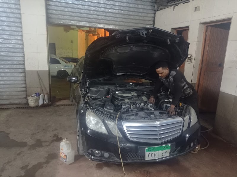 ميكانيكي mechanic