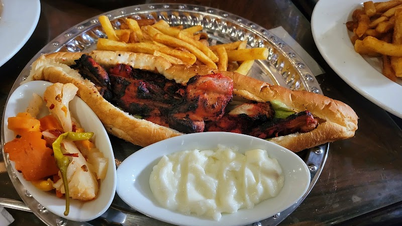 Maxime's El Saltana café