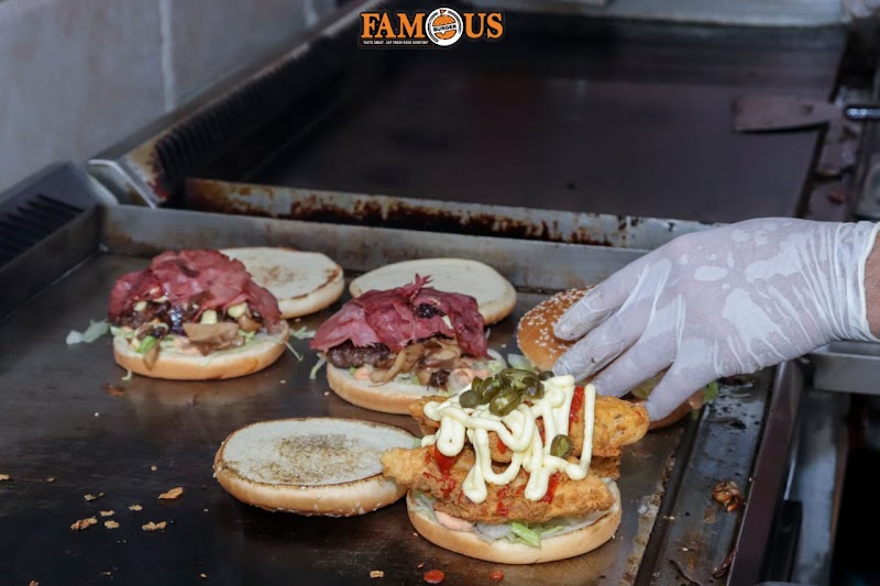 Famous Burger - Photo 2