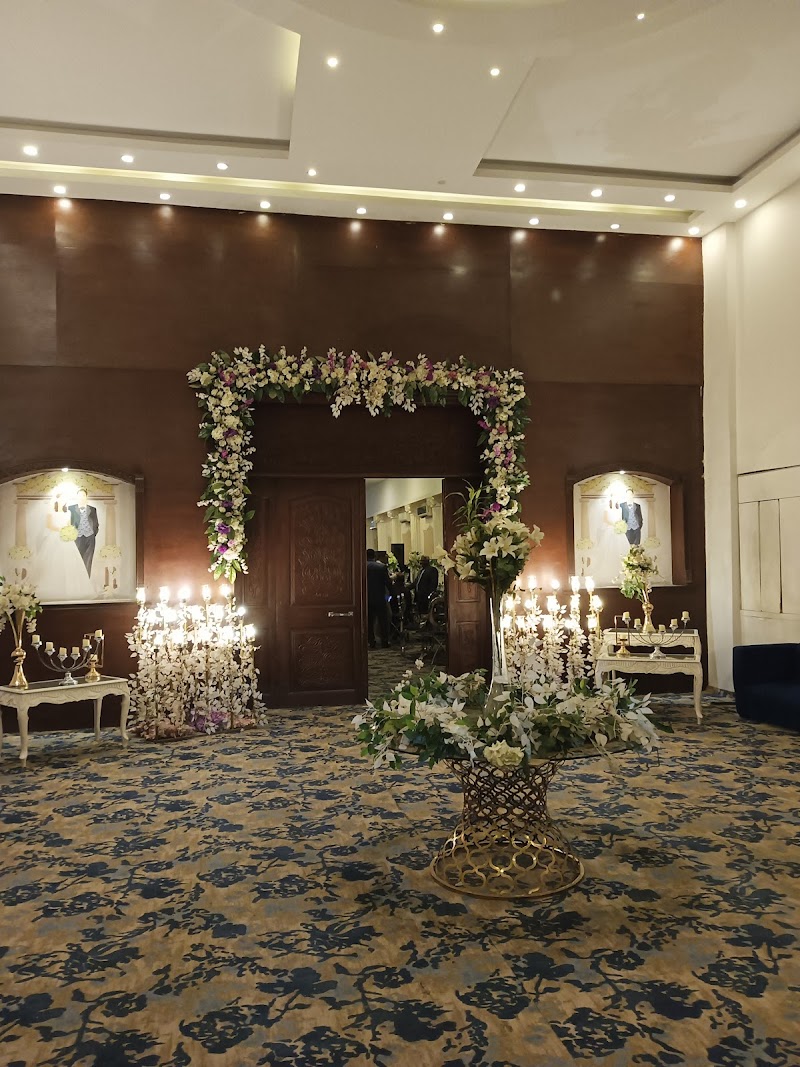 Hall Massa - Photo 1