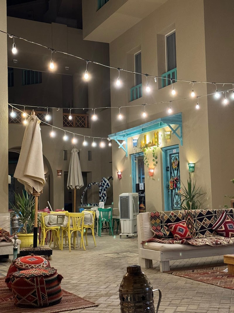 Al Mastaba Cafe - Photo 2