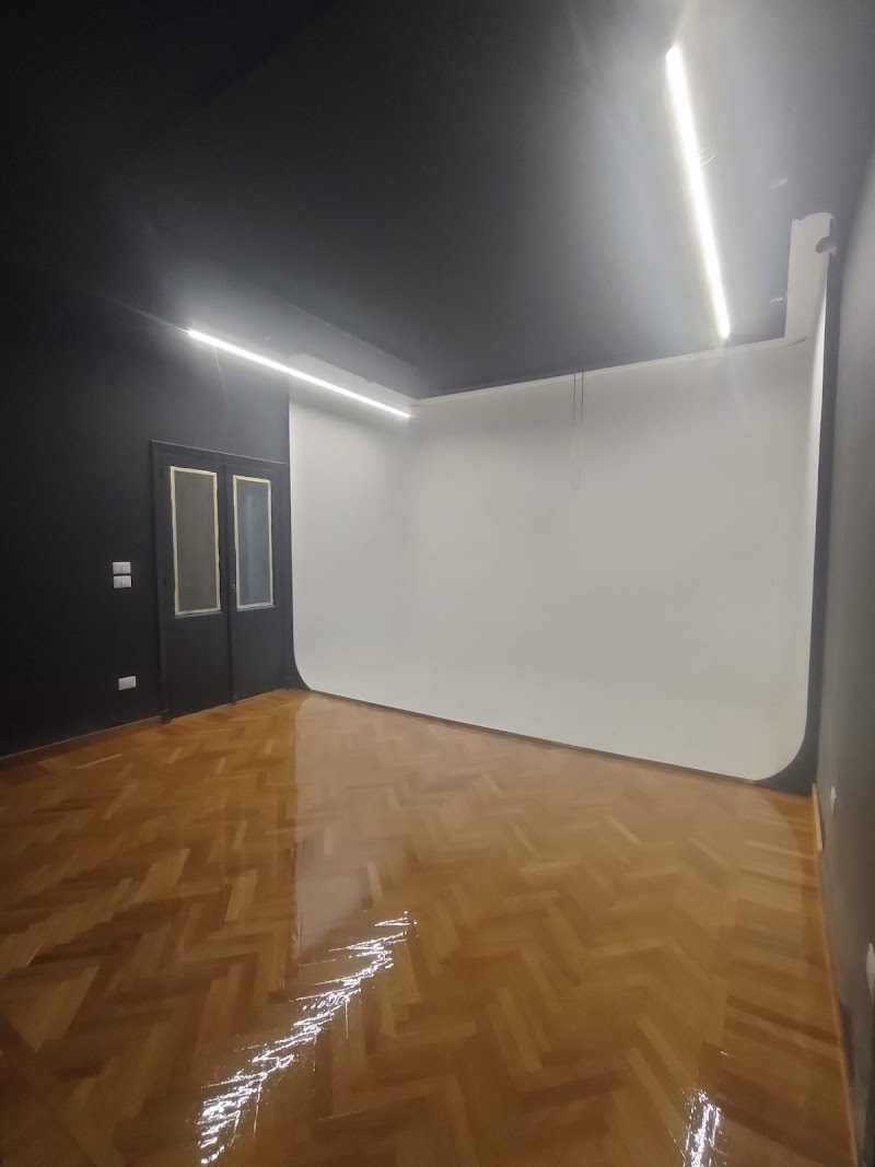 PIXIPINE CAMERA RENTAL & STUDIOS CO.