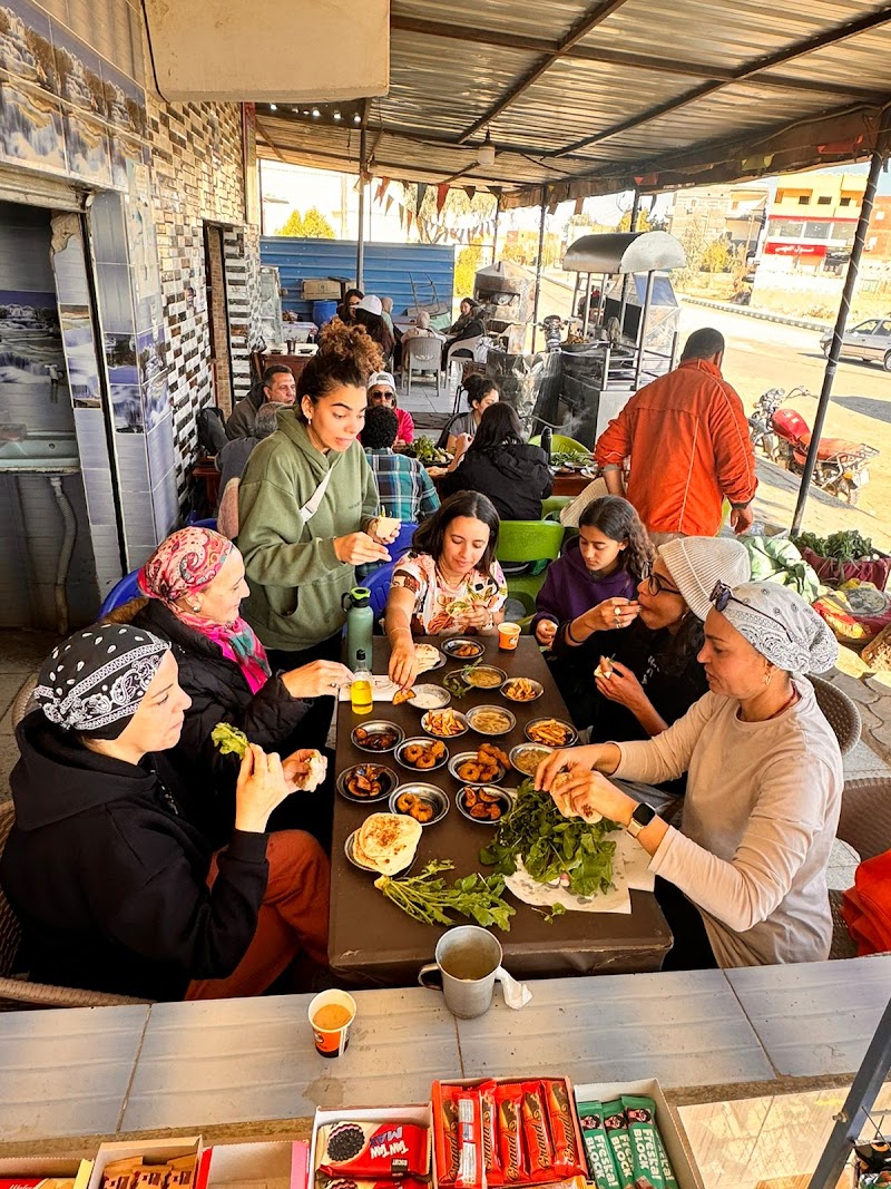 مطعم فول وفلافل أبو عمر - Photo 3