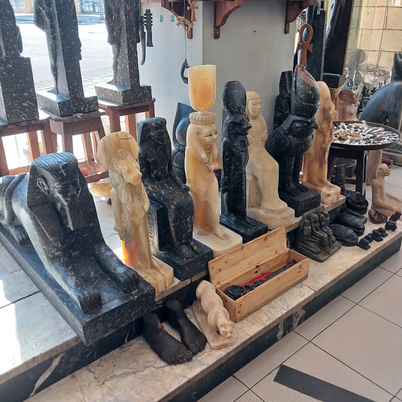 Old Shop - صورة 1