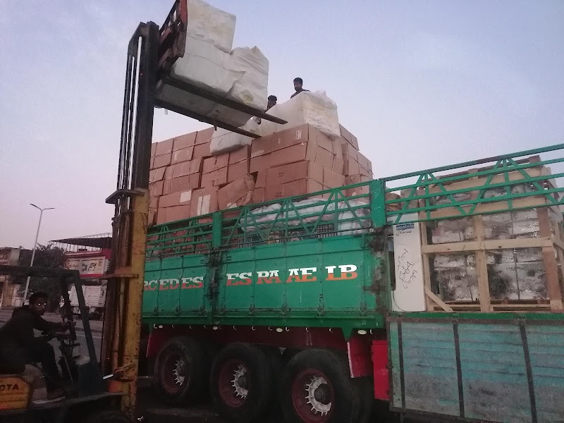 شركة العاديات لخدمات الشحن - Photo 1