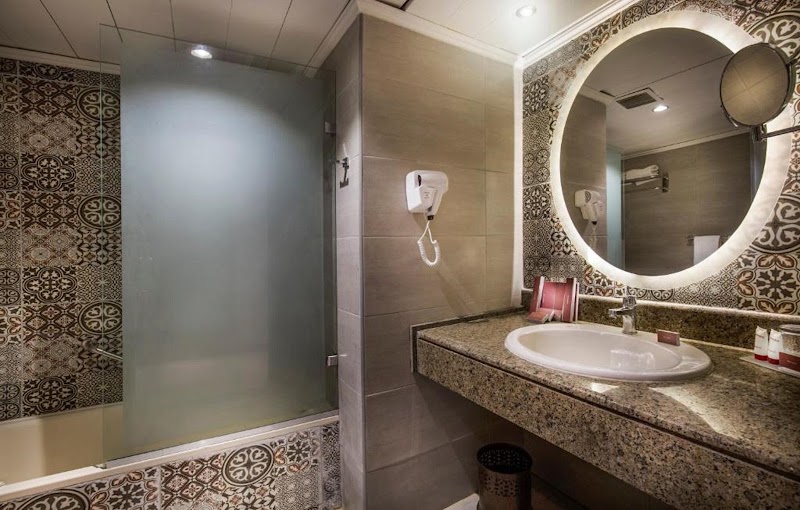 Pyramisa Suites Hotel - Photo 2