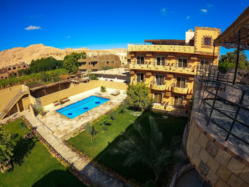 New Memnon Hotel and Restaurant - صورة 2