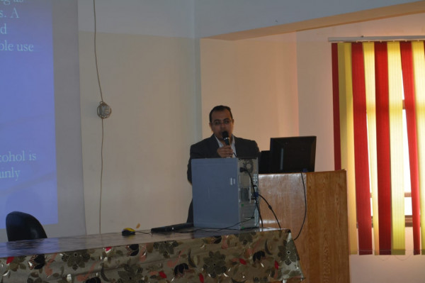 عياده الأستاذ الدكتور محمد فوزي عبد العال استاذ المخ والأعصاب والطب النفسي بجامعه اسيوط